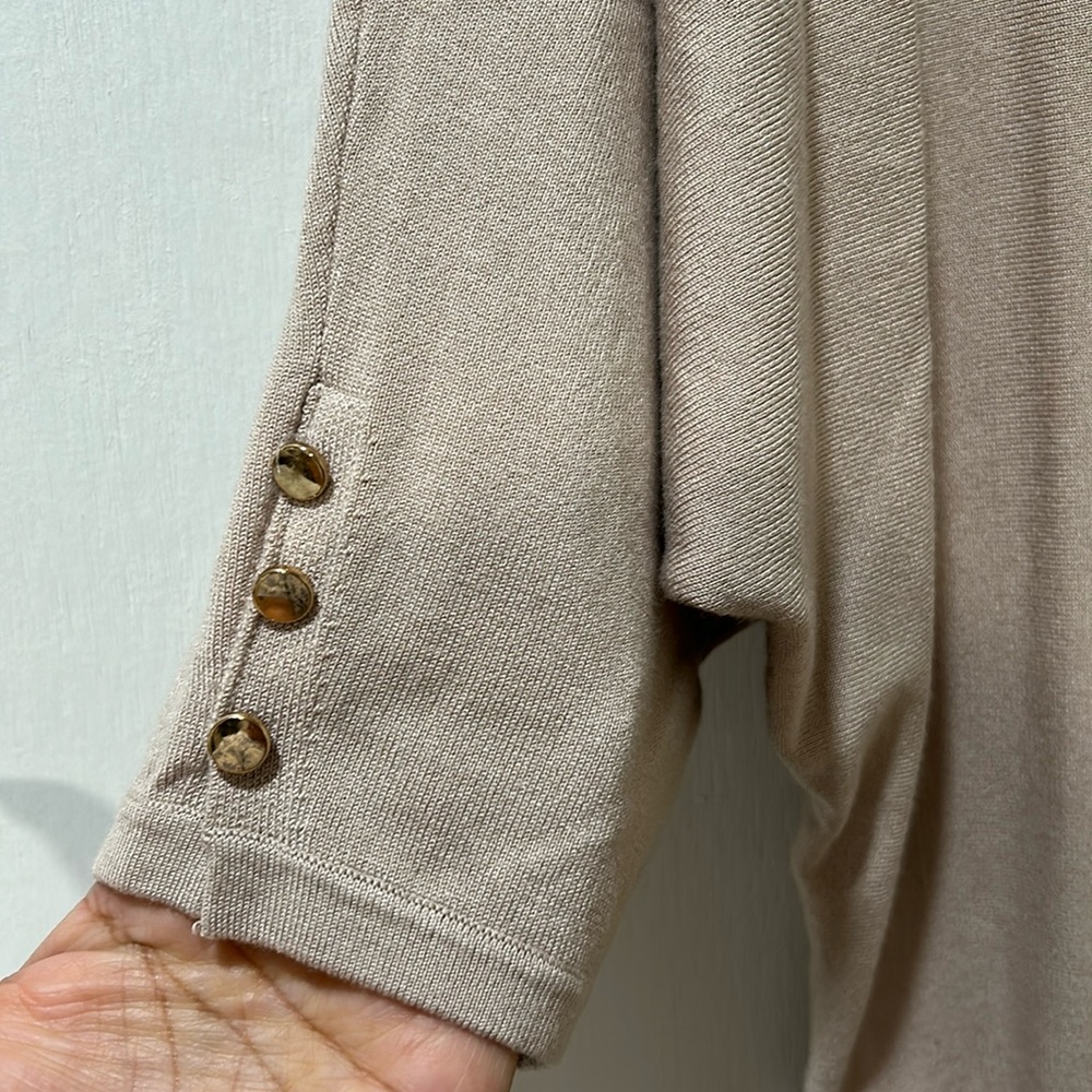 CHELSEA & THEODORE WOMENS PULLOVER BERMUDA SAND Sz MD NEW - Picture 5 of 9